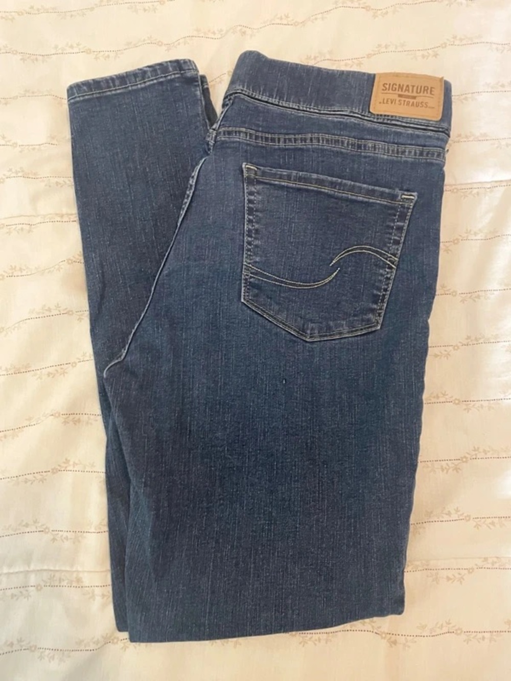 Levi’s signature gold totally shaping pull on skinny jeans